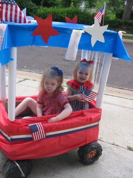 2006_07_04 Jane and Cate in parade float.jpg